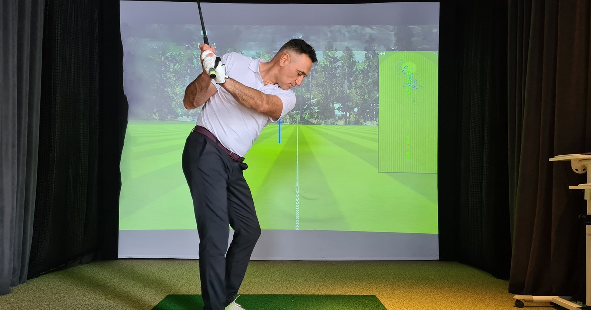 仕事帰りに手ぶらで寄れる 朝活・夜活インドアゴルフの使い分け